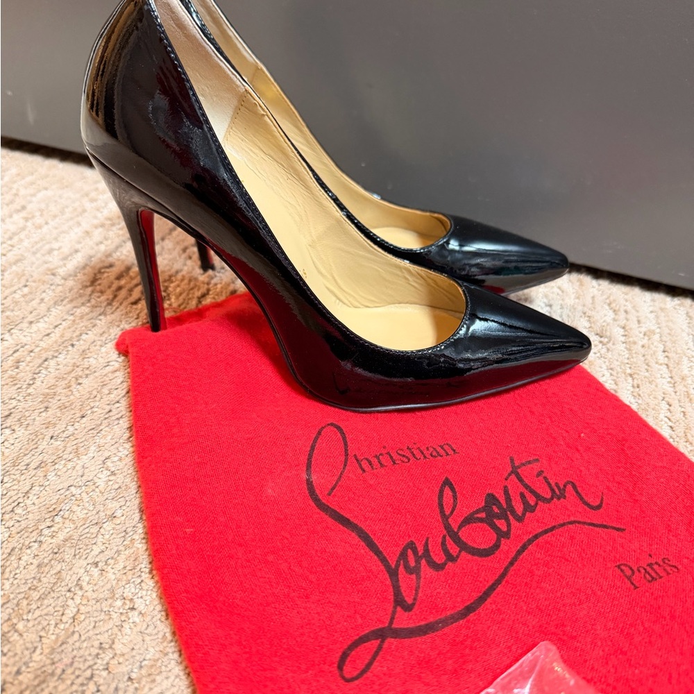 Vero Cuoio Black Patent Leather Heels